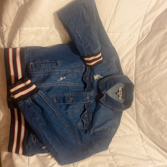 Jean jacket - Picture 2 of 10